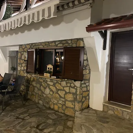 Irene Traditional アパートホテル 4*